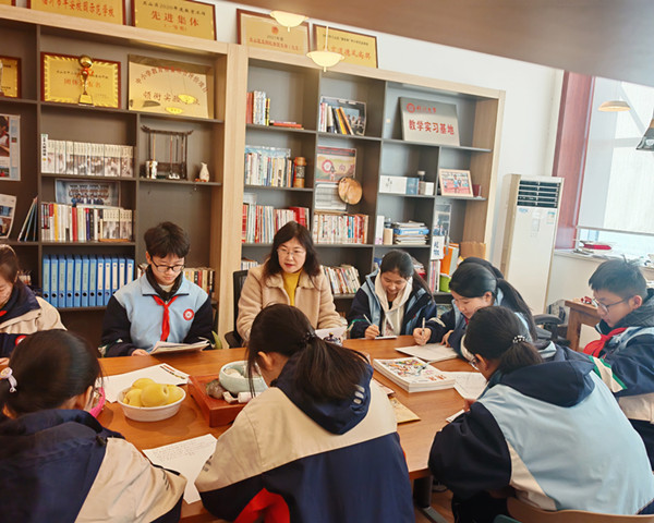 文学社会员活动_副本.jpg